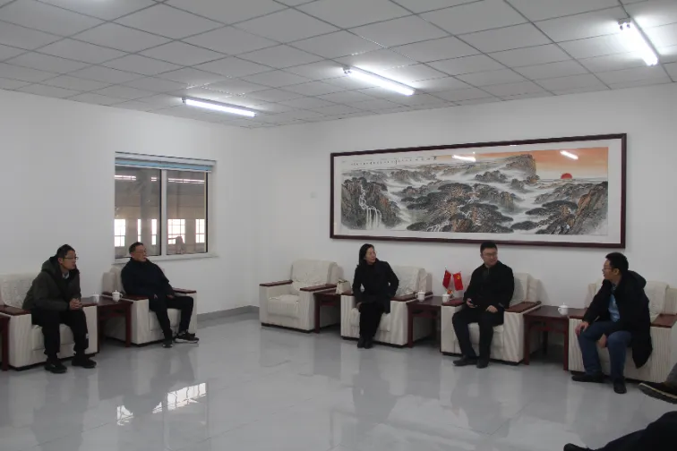 Shandong arxitektura universiteti delegatsiyasini zavodga tashrif buyurish va hamkorlikni o'rganish uchun kutib olish
